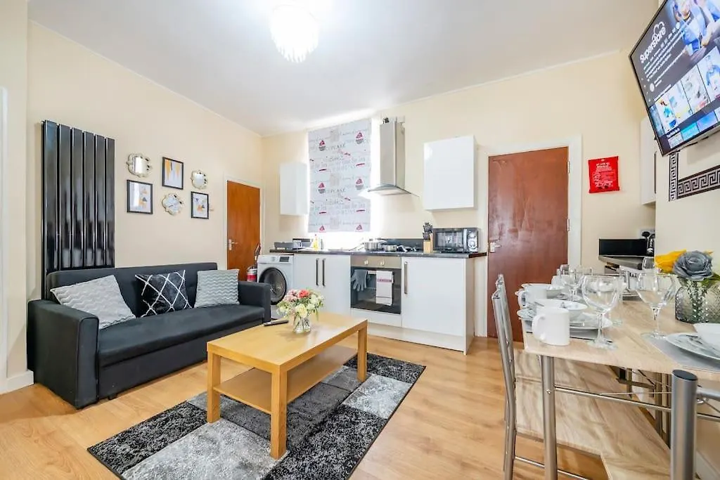 Apartment Ground Floor Haven: Relaxed Stay with Free Parking & Wi-Fi Leeds  United Kingdom