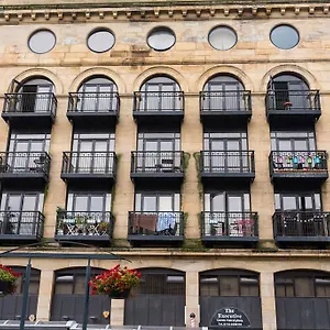  Apartment Victoria House